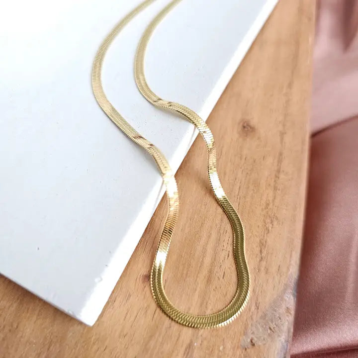 Luxe Gold Delicate Herringbone necklace